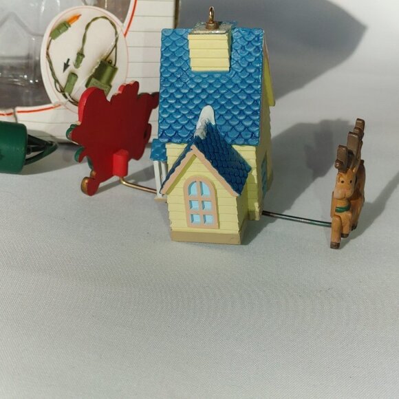 FUN NOMA ORNAMOTION Rotating Ornament The Night Before Christmas Spinning Sleigh - Picture 8 of 12